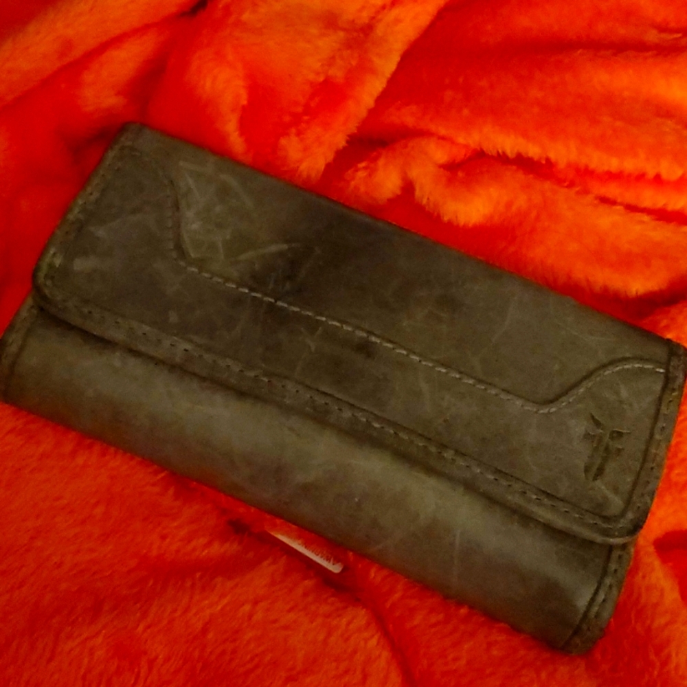 Frye wallet barely used
